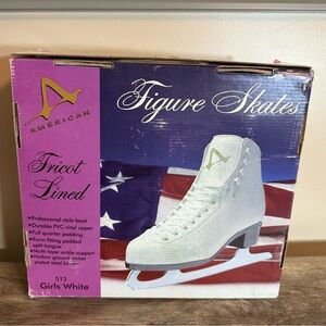 American White Figure Skates Girls Size 2 Never Used. Box has damage. Tricot